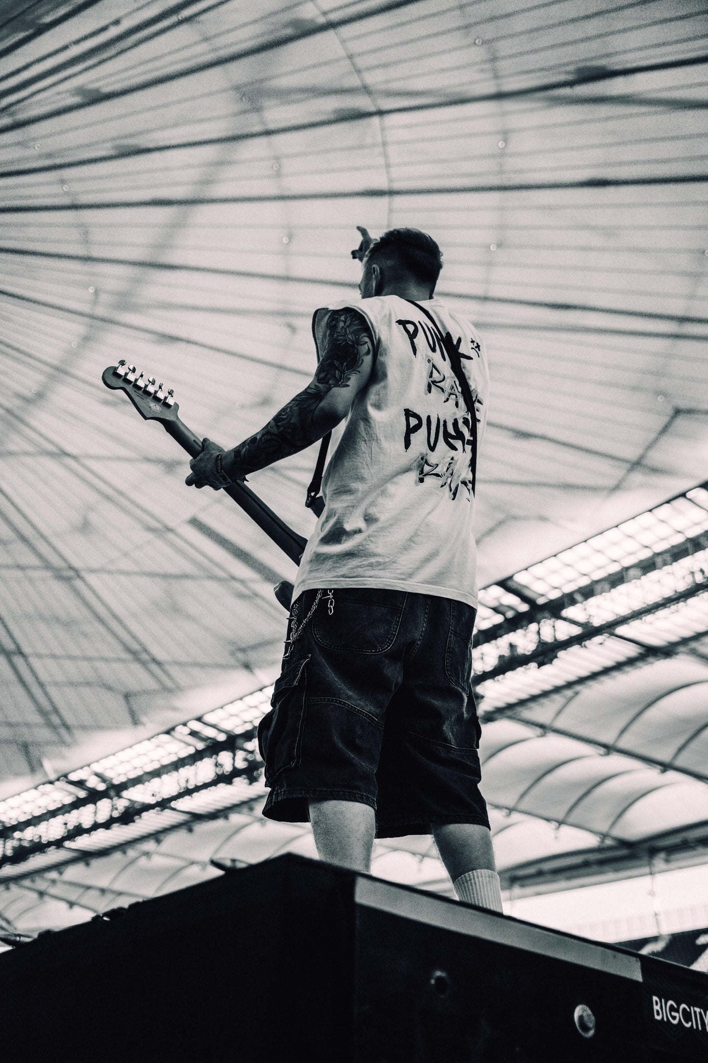 STVW 'PUNK RAVE' TEE WHITE