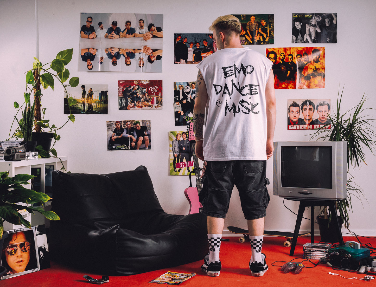'EMO DANCE MUSIC' TEE