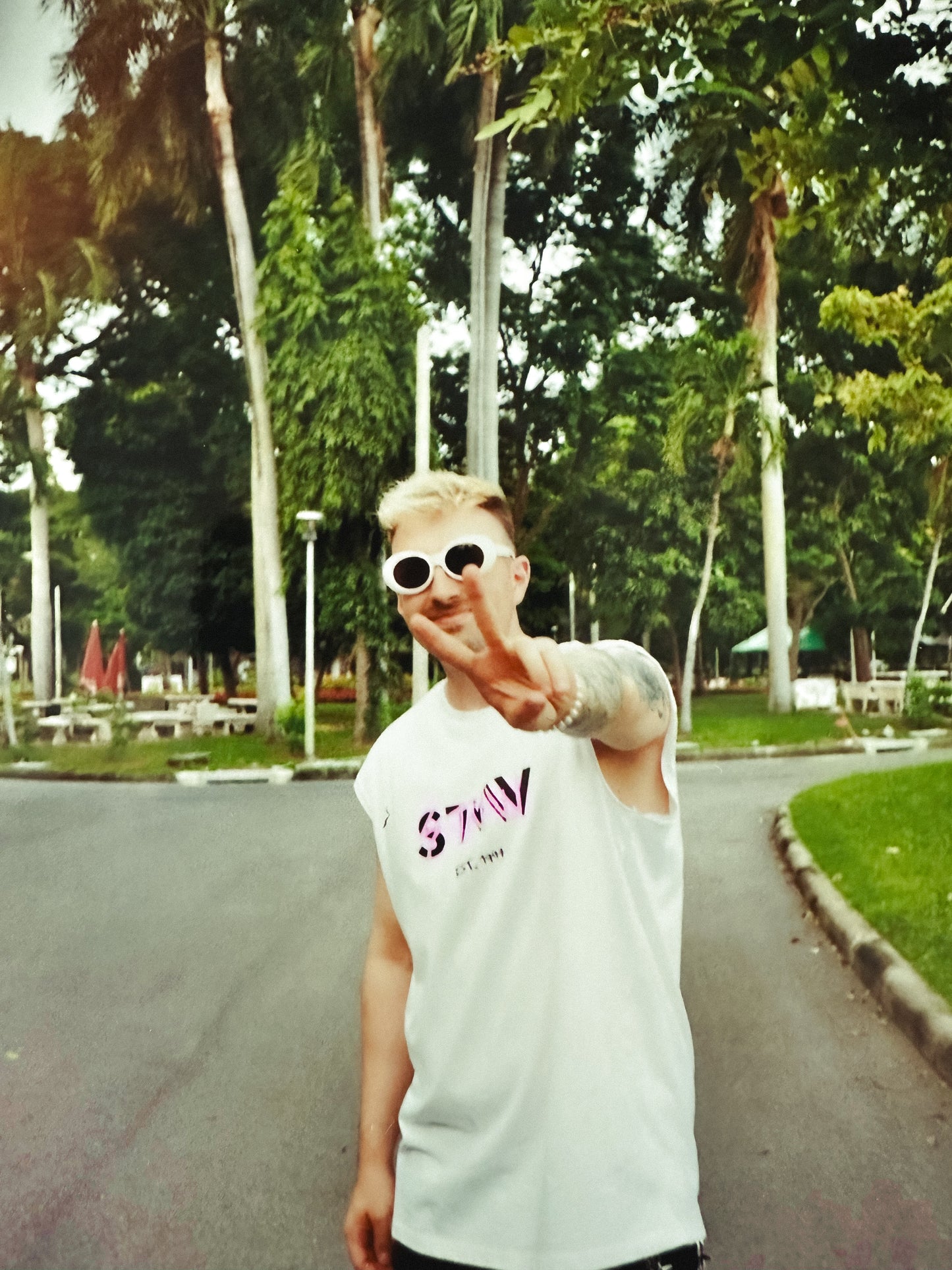 STVW LOGO TEE WHITE