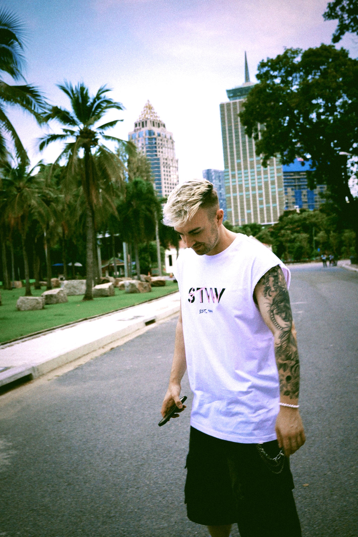 STVW LOGO TEE WHITE